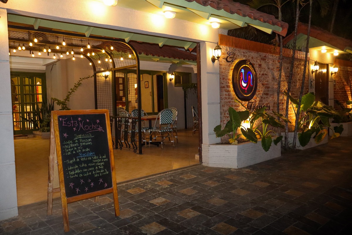el-gallo-frances-restaurante-santacruz-entrada